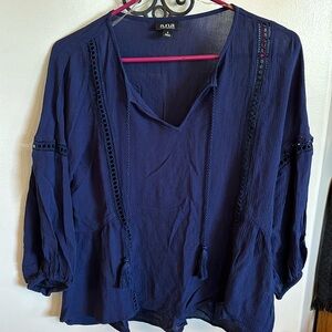 ❤️Navy juniors blouse with cute details size small